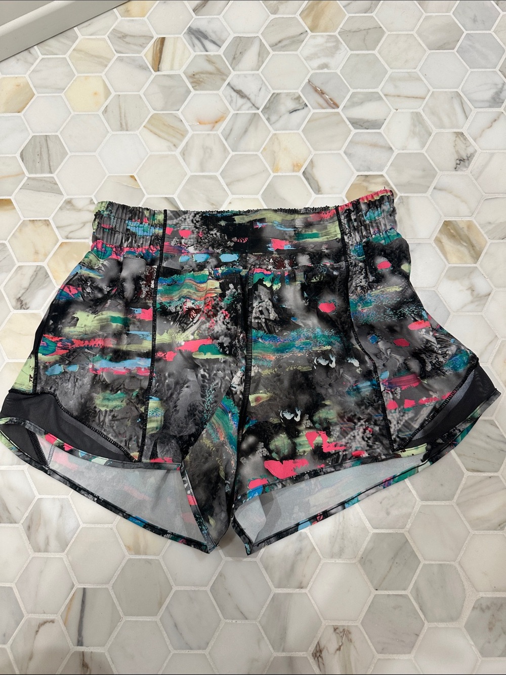 Excellent Condition, Lululemon Hottie Hot Short 2.5”, Size 4